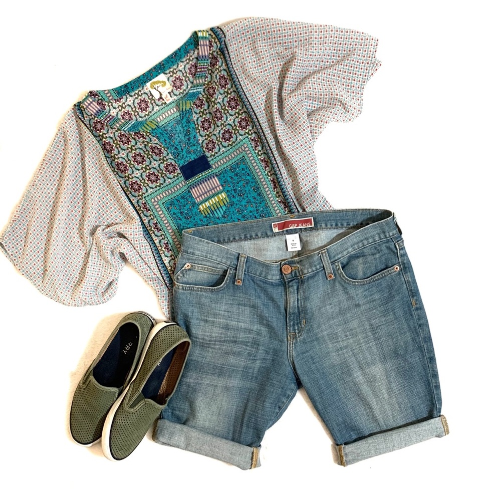 GAP Light wash jean shorts Sz 8